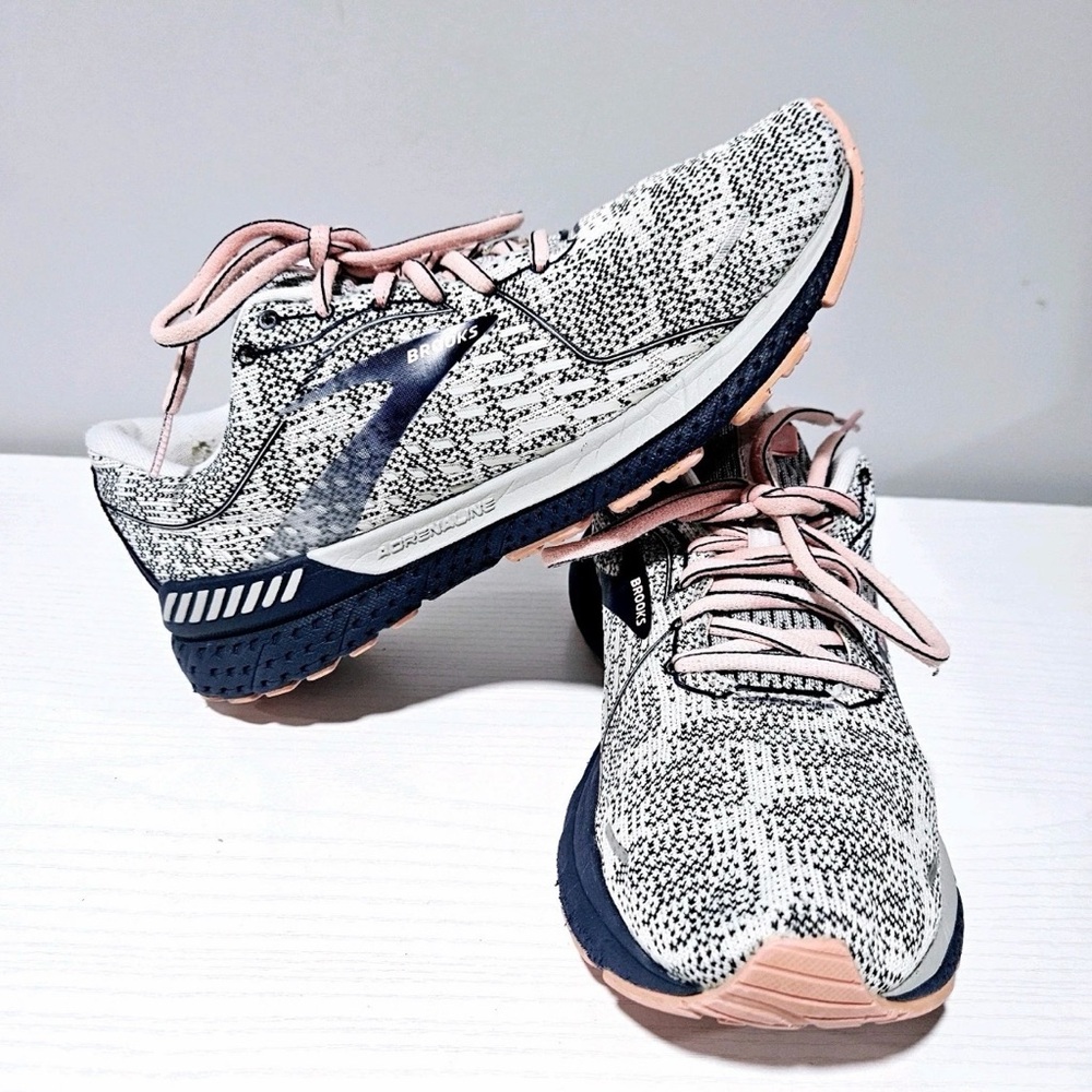 Brooks Women's Running Shoes - Blue and Pink